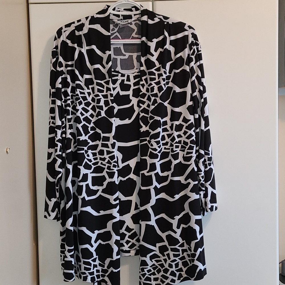 Alia Black & White Geometric Open-Front Cardigan